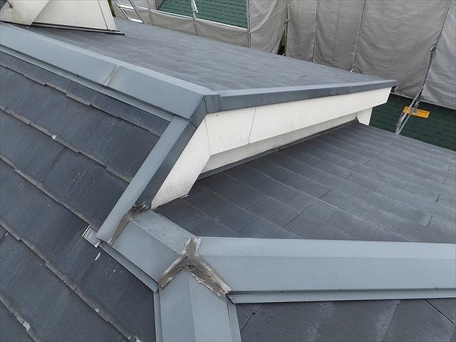 劣化した棟板金